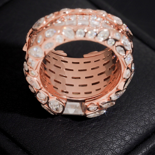 IVY CROWN ring band interior showing vented comfort design