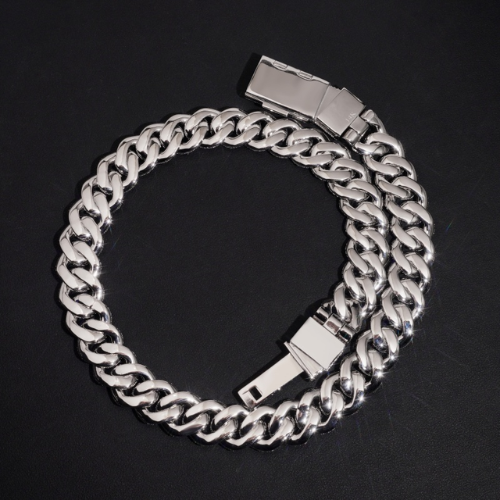 Polished 925 sterling silver back side of 18mm moissanite cuban link chain
